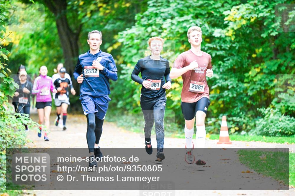 12.10.2025 - Bramfelder Halbmarathon 2025 Dr. Thomas Lammeyer http://msf.ph/oto/9350805 12.10.2025 10:36:01 Laufen 2552, 961, 70, 2881 meine-sportfotos.de
