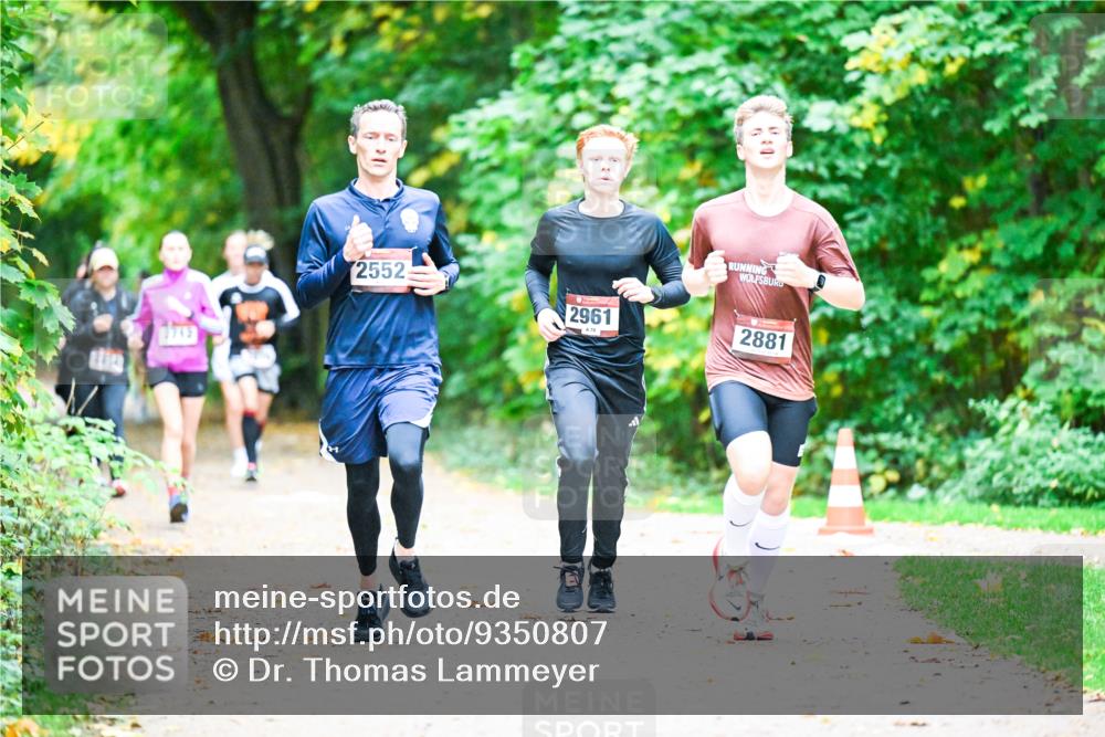 12.10.2025 - Bramfelder Halbmarathon 2025 Dr. Thomas Lammeyer http://msf.ph/oto/9350807 12.10.2025 10:36:02 Laufen 2552, 2961, 70, 2881 meine-sportfotos.de