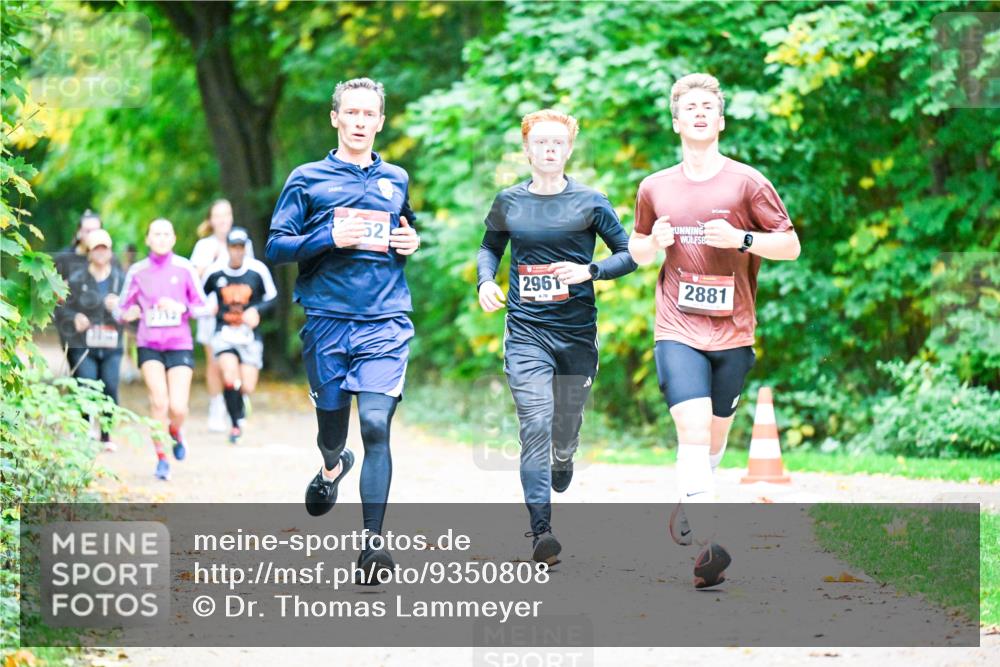 12.10.2025 - Bramfelder Halbmarathon 2025 Dr. Thomas Lammeyer http://msf.ph/oto/9350808 12.10.2025 10:36:02 Laufen 2, 2961, 70, 2881 meine-sportfotos.de
