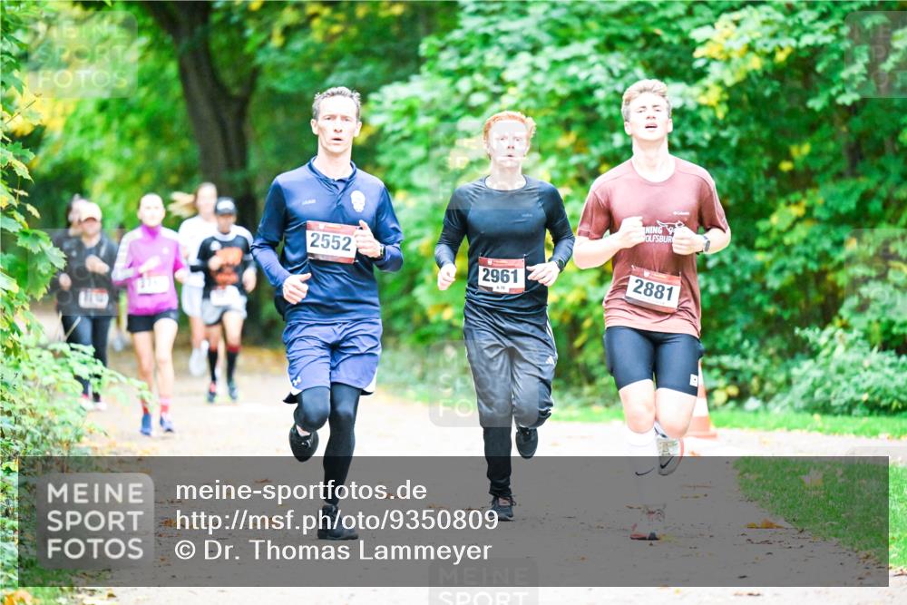 12.10.2025 - Bramfelder Halbmarathon 2025 Dr. Thomas Lammeyer http://msf.ph/oto/9350809 12.10.2025 10:36:02 Laufen 2552, 2961, 70, 2881 meine-sportfotos.de