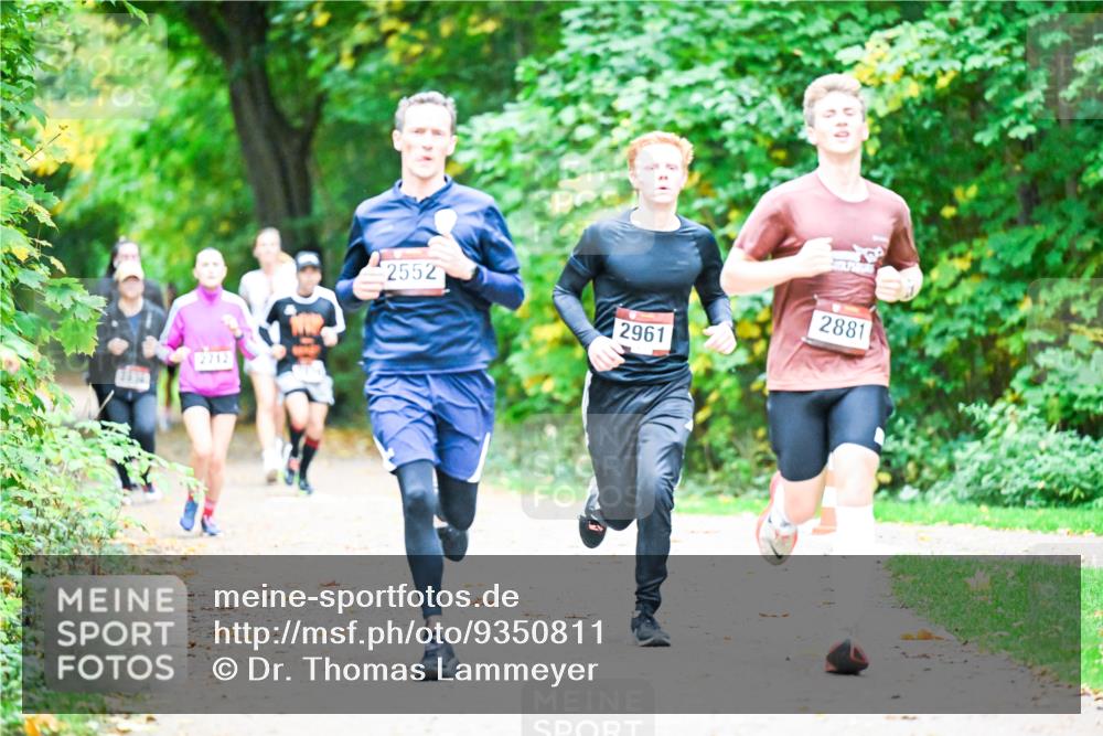 12.10.2025 - Bramfelder Halbmarathon 2025 Dr. Thomas Lammeyer http://msf.ph/oto/9350811 12.10.2025 10:36:02 Laufen 2712, 2552, 2961, 2881 meine-sportfotos.de