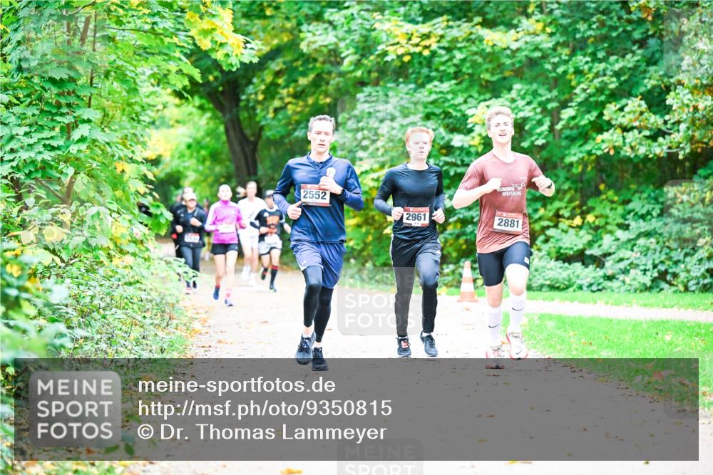 12.10.2025 - Bramfelder Halbmarathon 2025 Dr. Thomas Lammeyer http://msf.ph/oto/9350815 12.10.2025 10:36:03 Laufen 2552, 2961, 2881 meine-sportfotos.de