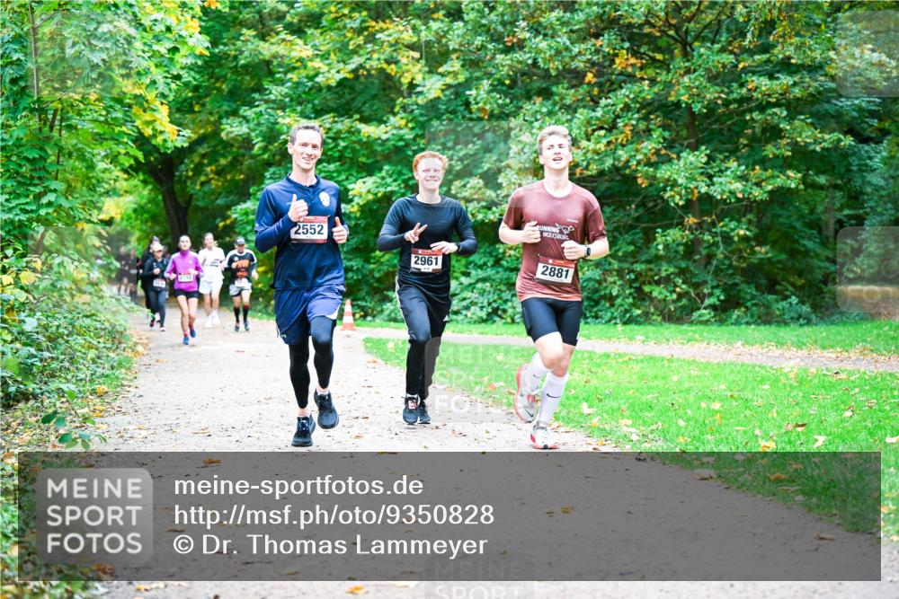 12.10.2025 - Bramfelder Halbmarathon 2025 Dr. Thomas Lammeyer http://msf.ph/oto/9350828 12.10.2025 10:36:04 Laufen 2712, 2552, 2961, 2881 meine-sportfotos.de