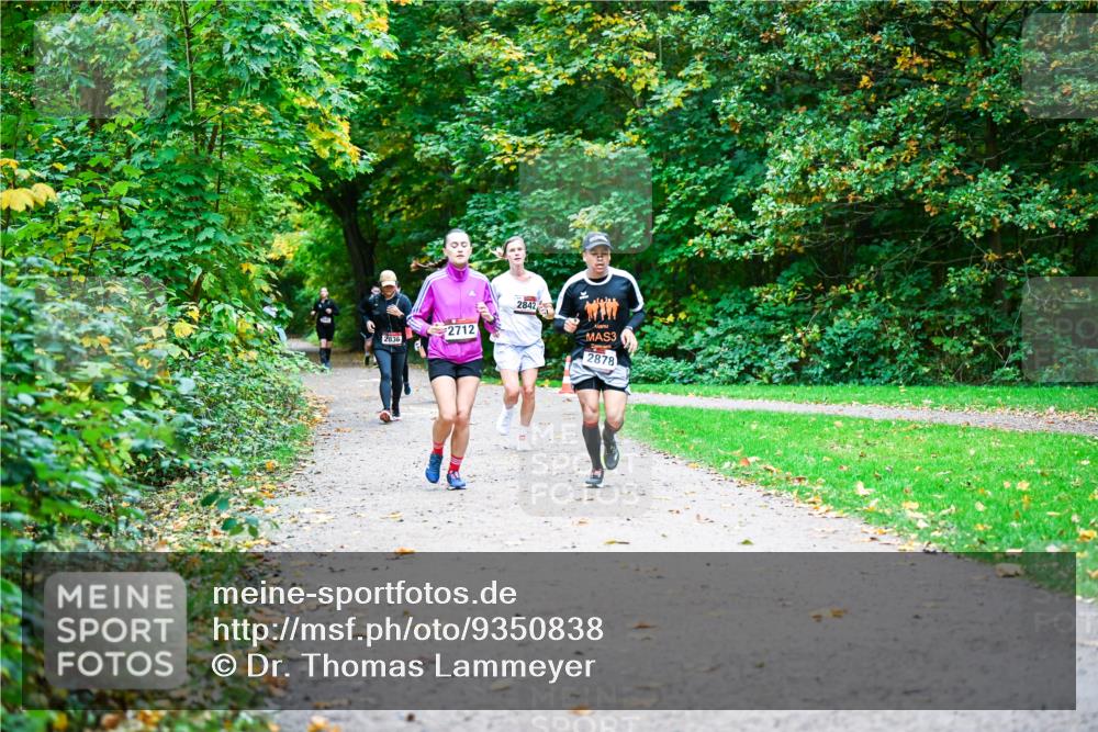 12.10.2025 - Bramfelder Halbmarathon 2025 Dr. Thomas Lammeyer http://msf.ph/oto/9350838 12.10.2025 10:36:09 Laufen 2836, 2712, 2842, 3, 2878 meine-sportfotos.de