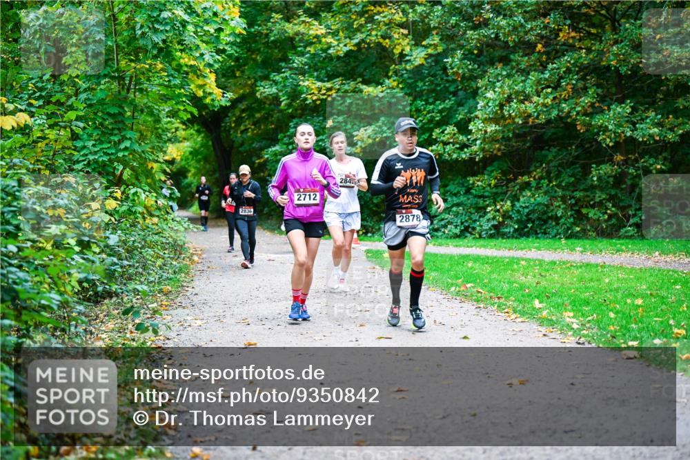 12.10.2025 - Bramfelder Halbmarathon 2025 Dr. Thomas Lammeyer http://msf.ph/oto/9350842 12.10.2025 10:36:10 Laufen 2836, 2712, 284, 2878 meine-sportfotos.de