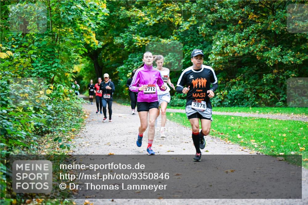 12.10.2025 - Bramfelder Halbmarathon 2025 Dr. Thomas Lammeyer http://msf.ph/oto/9350846 12.10.2025 10:36:10 Laufen 2836, 2712, 842, 3, 2878 meine-sportfotos.de