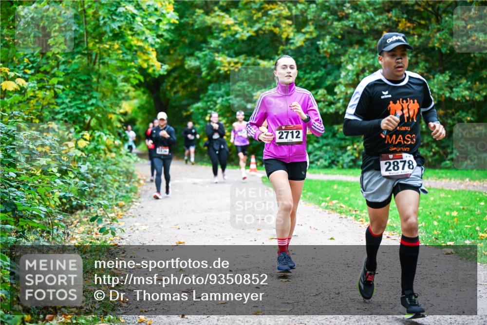 12.10.2025 - Bramfelder Halbmarathon 2025 Dr. Thomas Lammeyer http://msf.ph/oto/9350852 12.10.2025 10:36:11 Laufen 2712, 2878 meine-sportfotos.de
