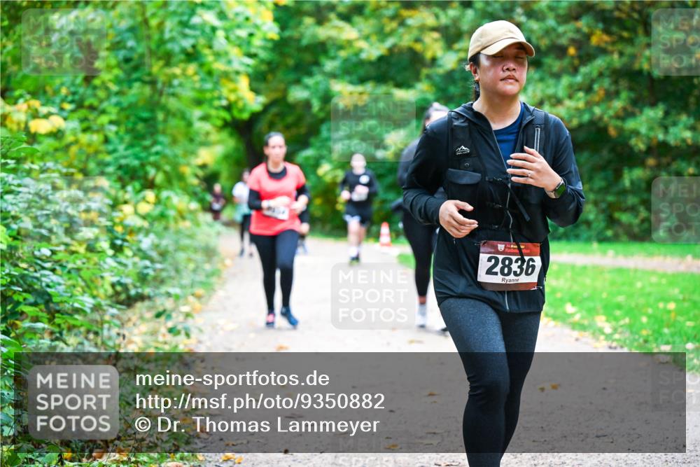 12.10.2025 - Bramfelder Halbmarathon 2025 Dr. Thomas Lammeyer http://msf.ph/oto/9350882 12.10.2025 10:36:17 Laufen 2836 meine-sportfotos.de