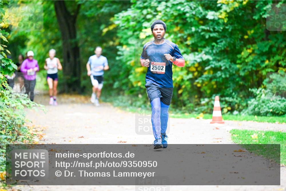 12.10.2025 - Bramfelder Halbmarathon 2025 Dr. Thomas Lammeyer http://msf.ph/oto/9350950 12.10.2025 10:36:50 Laufen 2502 meine-sportfotos.de