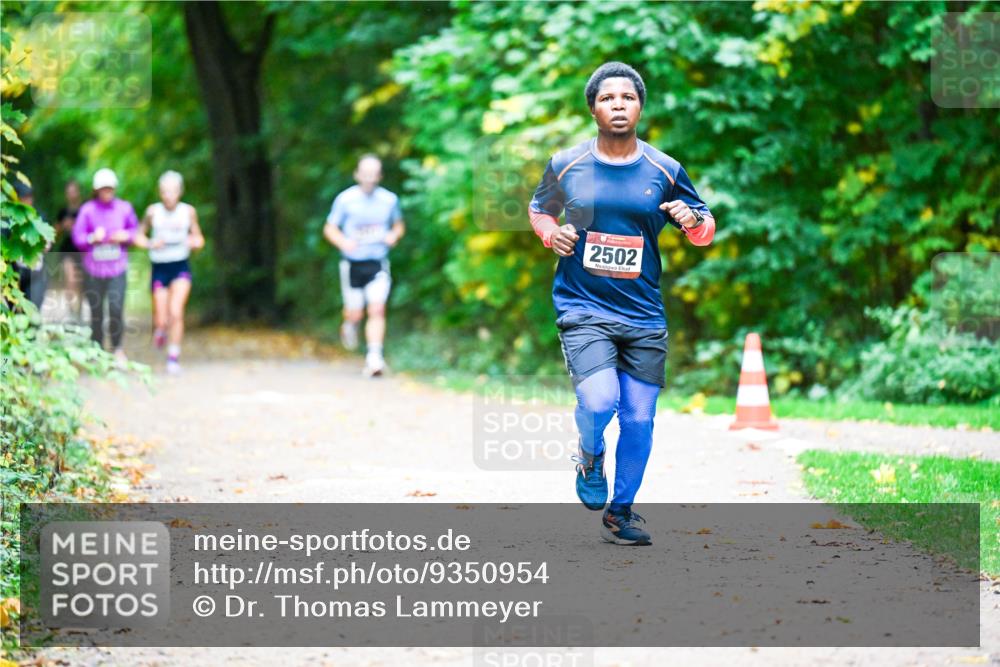 12.10.2025 - Bramfelder Halbmarathon 2025 Dr. Thomas Lammeyer http://msf.ph/oto/9350954 12.10.2025 10:36:51 Laufen 2502 meine-sportfotos.de