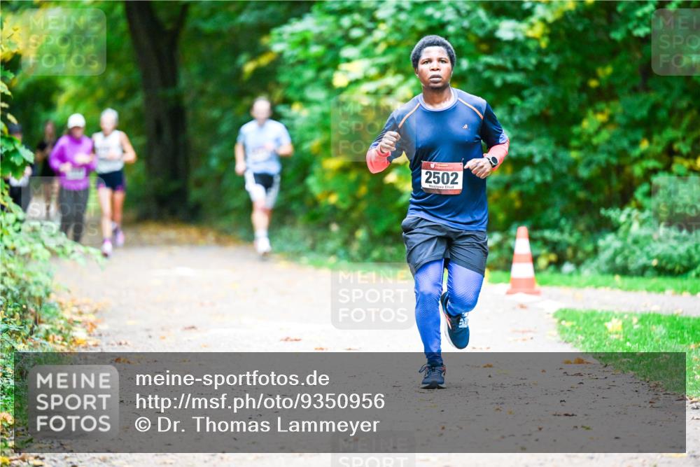 12.10.2025 - Bramfelder Halbmarathon 2025 Dr. Thomas Lammeyer http://msf.ph/oto/9350956 12.10.2025 10:36:51 Laufen 2502 meine-sportfotos.de