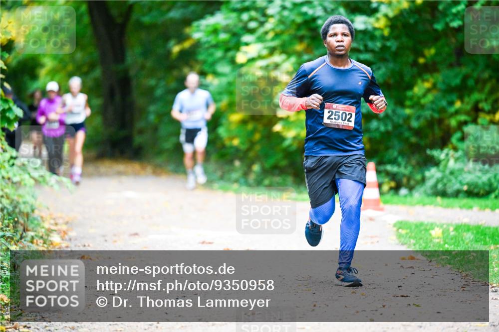 12.10.2025 - Bramfelder Halbmarathon 2025 Dr. Thomas Lammeyer http://msf.ph/oto/9350958 12.10.2025 10:36:51 Laufen 2502 meine-sportfotos.de