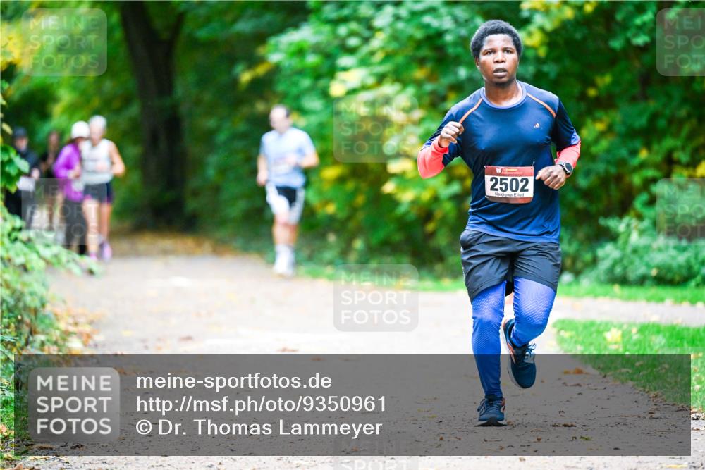 12.10.2025 - Bramfelder Halbmarathon 2025 Dr. Thomas Lammeyer http://msf.ph/oto/9350961 12.10.2025 10:36:52 Laufen 2502 meine-sportfotos.de