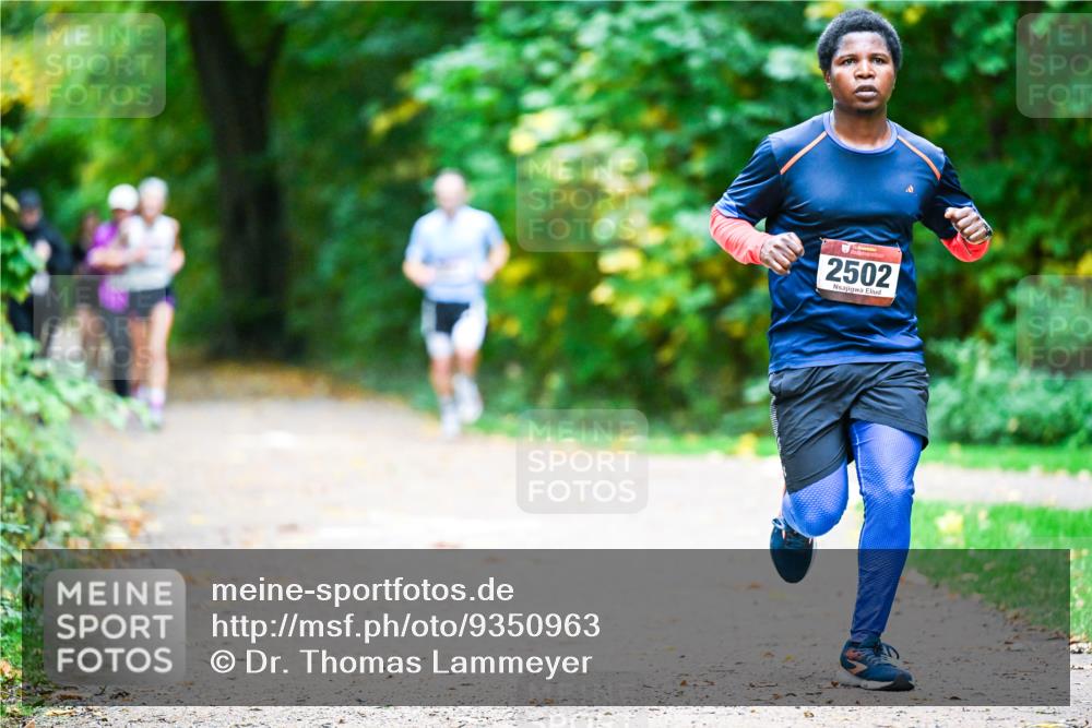 12.10.2025 - Bramfelder Halbmarathon 2025 Dr. Thomas Lammeyer http://msf.ph/oto/9350963 12.10.2025 10:36:52 Laufen 2502 meine-sportfotos.de