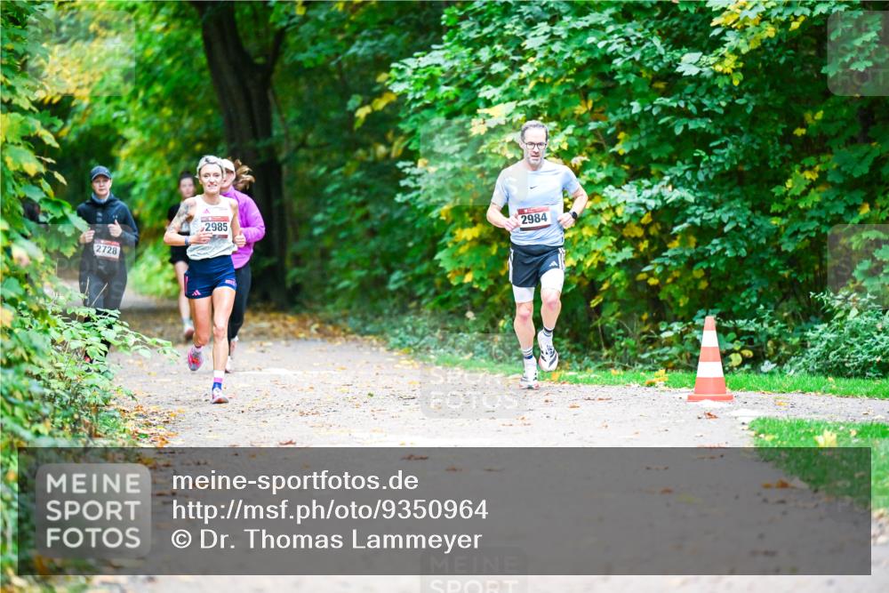 12.10.2025 - Bramfelder Halbmarathon 2025 Dr. Thomas Lammeyer http://msf.ph/oto/9350964 12.10.2025 10:36:54 Laufen 2728, 2985, 2984 meine-sportfotos.de