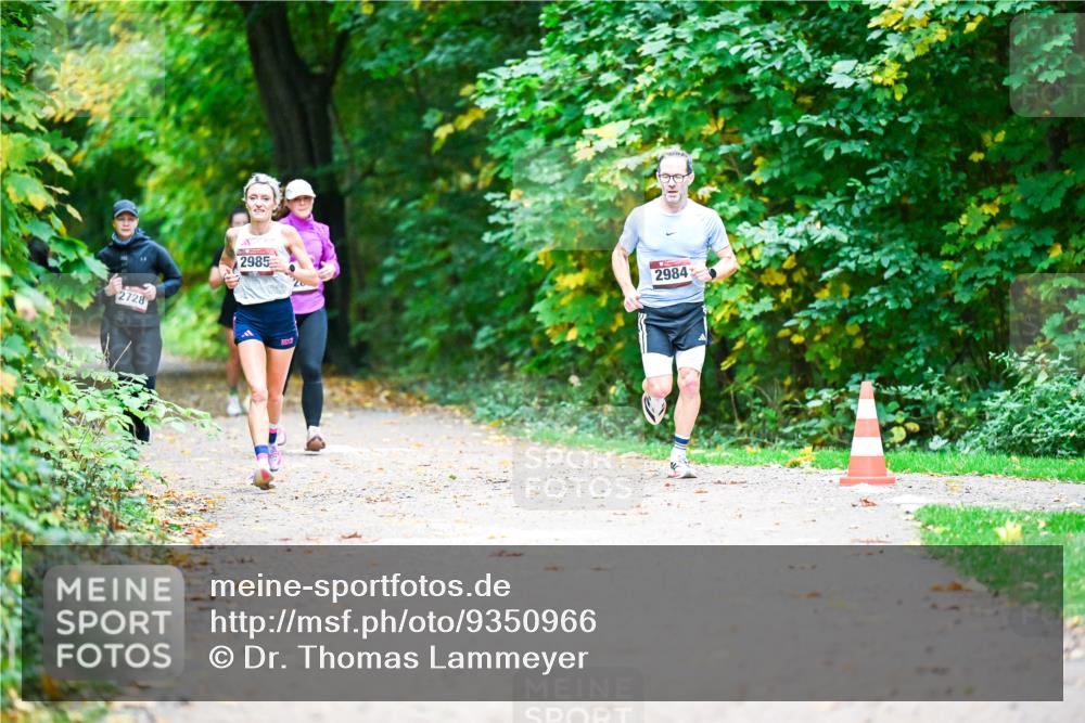 12.10.2025 - Bramfelder Halbmarathon 2025 Dr. Thomas Lammeyer http://msf.ph/oto/9350966 12.10.2025 10:36:54 Laufen 2728, 2985, 2984 meine-sportfotos.de