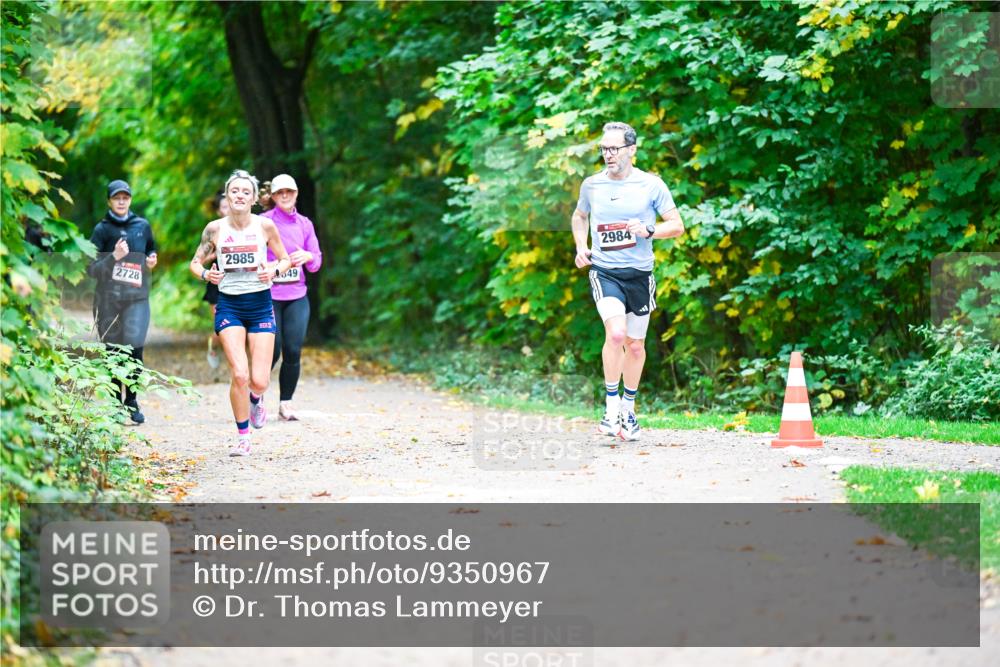 12.10.2025 - Bramfelder Halbmarathon 2025 Dr. Thomas Lammeyer http://msf.ph/oto/9350967 12.10.2025 10:36:55 Laufen 2728, 2985, 49, 2984 meine-sportfotos.de