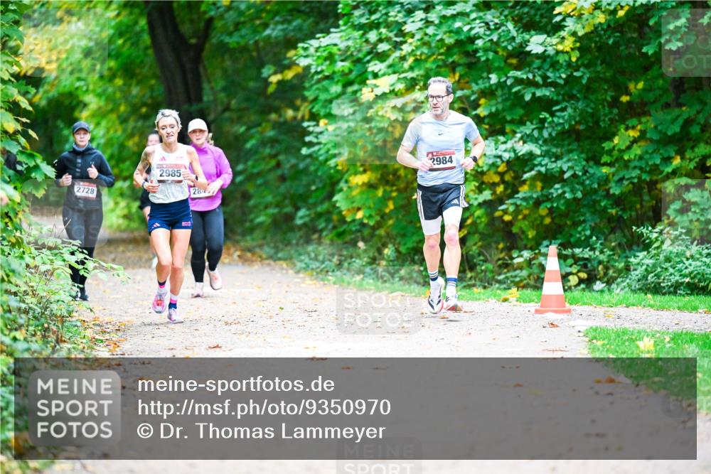 12.10.2025 - Bramfelder Halbmarathon 2025 Dr. Thomas Lammeyer http://msf.ph/oto/9350970 12.10.2025 10:36:55 Laufen 2728, 2985, 28, 2984 meine-sportfotos.de