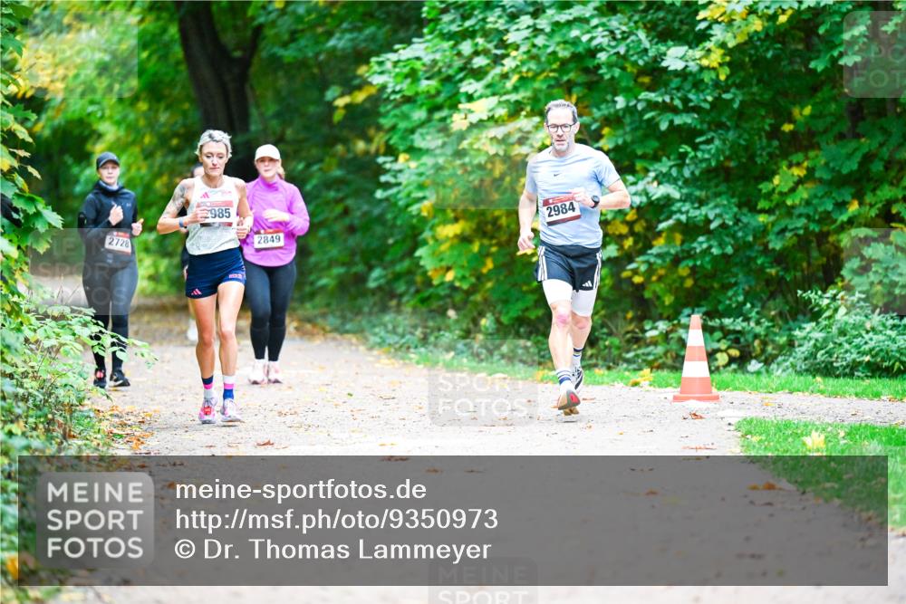 12.10.2025 - Bramfelder Halbmarathon 2025 Dr. Thomas Lammeyer http://msf.ph/oto/9350973 12.10.2025 10:36:55 Laufen 2728, 2985, 2849, 2984 meine-sportfotos.de
