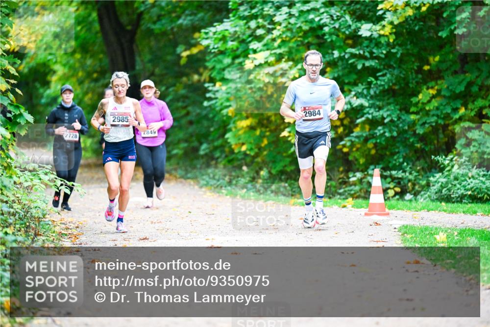 12.10.2025 - Bramfelder Halbmarathon 2025 Dr. Thomas Lammeyer http://msf.ph/oto/9350975 12.10.2025 10:36:56 Laufen 2728, 2985, 2849, 2984 meine-sportfotos.de