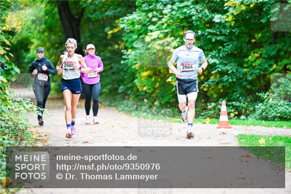12.10.2025 - Bramfelder Halbmarathon 2025 Dr. Thomas Lammeyer http://msf.ph/oto/9350976 12.10.2025 10:36:56 Laufen 2728, 2985, 2849, 2984 meine-sportfotos.de