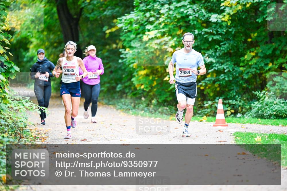 12.10.2025 - Bramfelder Halbmarathon 2025 Dr. Thomas Lammeyer http://msf.ph/oto/9350977 12.10.2025 10:36:56 Laufen 2726, 2985, 2849, 2984 meine-sportfotos.de