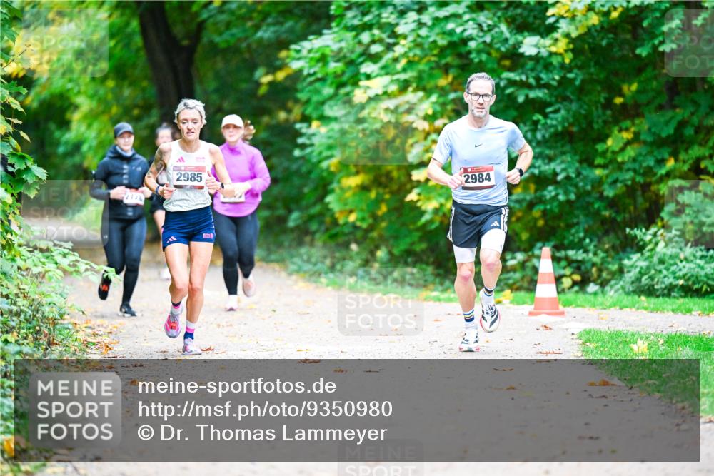 12.10.2025 - Bramfelder Halbmarathon 2025 Dr. Thomas Lammeyer http://msf.ph/oto/9350980 12.10.2025 10:36:56 Laufen 55, 2985, 2984 meine-sportfotos.de