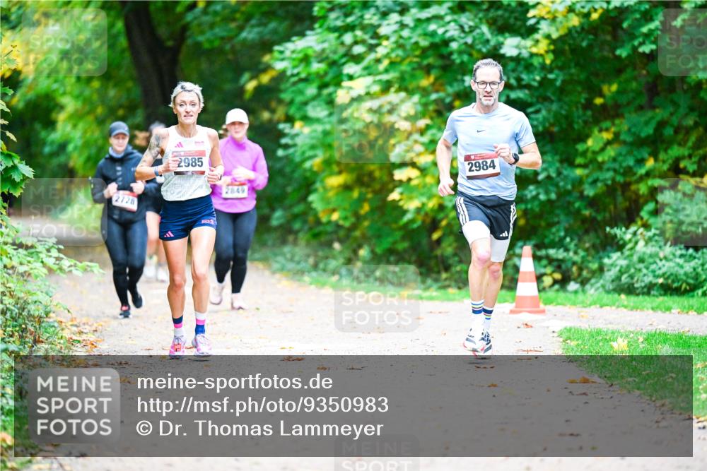 12.10.2025 - Bramfelder Halbmarathon 2025 Dr. Thomas Lammeyer http://msf.ph/oto/9350983 12.10.2025 10:36:57 Laufen 2728, 2985, 2849, 2984 meine-sportfotos.de