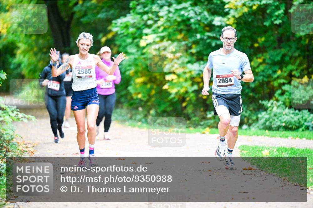 12.10.2025 - Bramfelder Halbmarathon 2025 Dr. Thomas Lammeyer http://msf.ph/oto/9350988 12.10.2025 10:36:57 Laufen 2985, 245, 2984 meine-sportfotos.de