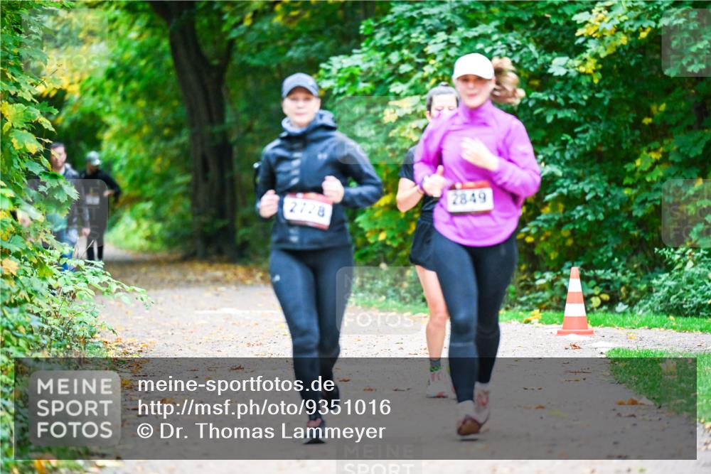 12.10.2025 - Bramfelder Halbmarathon 2025 Dr. Thomas Lammeyer http://msf.ph/oto/9351016 12.10.2025 10:37:02 Laufen 2849, 2728 meine-sportfotos.de