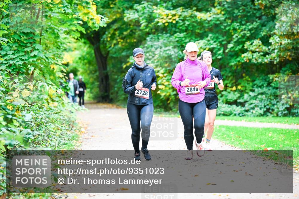 12.10.2025 - Bramfelder Halbmarathon 2025 Dr. Thomas Lammeyer http://msf.ph/oto/9351023 12.10.2025 10:37:04 Laufen 2728, 20, 2849 meine-sportfotos.de