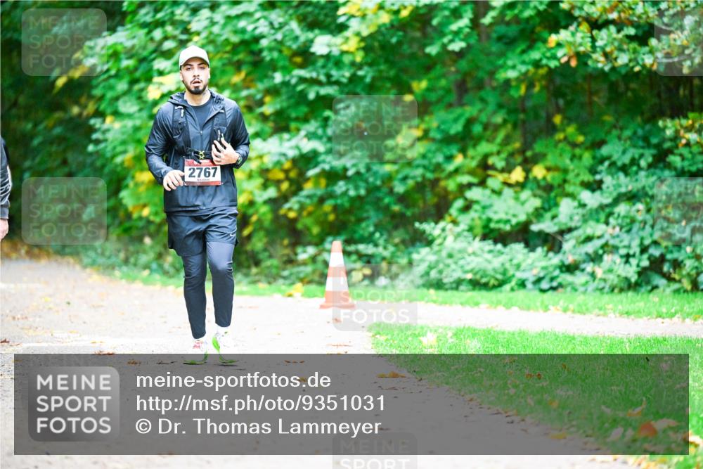 12.10.2025 - Bramfelder Halbmarathon 2025 Dr. Thomas Lammeyer http://msf.ph/oto/9351031 12.10.2025 10:37:16 Laufen 2767 meine-sportfotos.de