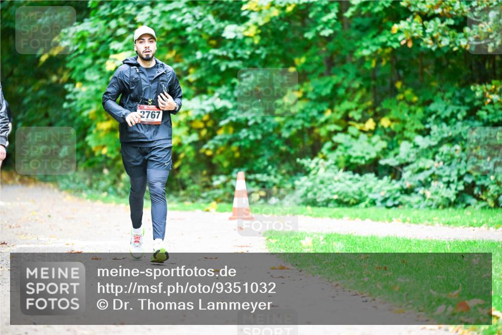 12.10.2025 - Bramfelder Halbmarathon 2025 Dr. Thomas Lammeyer http://msf.ph/oto/9351032 12.10.2025 10:37:16 Laufen 2767 meine-sportfotos.de