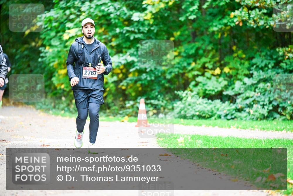 12.10.2025 - Bramfelder Halbmarathon 2025 Dr. Thomas Lammeyer http://msf.ph/oto/9351033 12.10.2025 10:37:16 Laufen 2767 meine-sportfotos.de