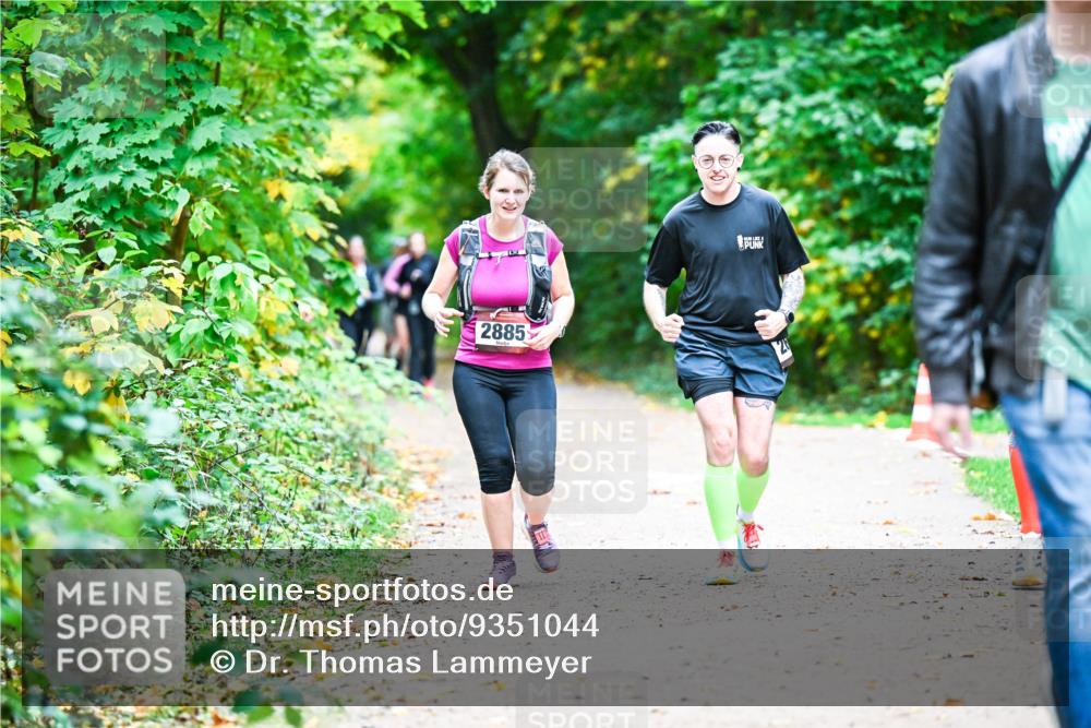 12.10.2025 - Bramfelder Halbmarathon 2025 Dr. Thomas Lammeyer http://msf.ph/oto/9351044 12.10.2025 10:37:24 Laufen 2885 meine-sportfotos.de