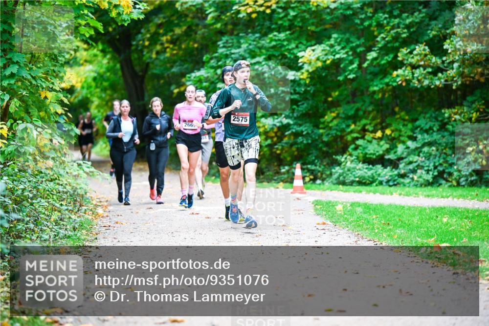 12.10.2025 - Bramfelder Halbmarathon 2025 Dr. Thomas Lammeyer http://msf.ph/oto/9351076 12.10.2025 10:37:31 Laufen 266, 54, 2575 meine-sportfotos.de