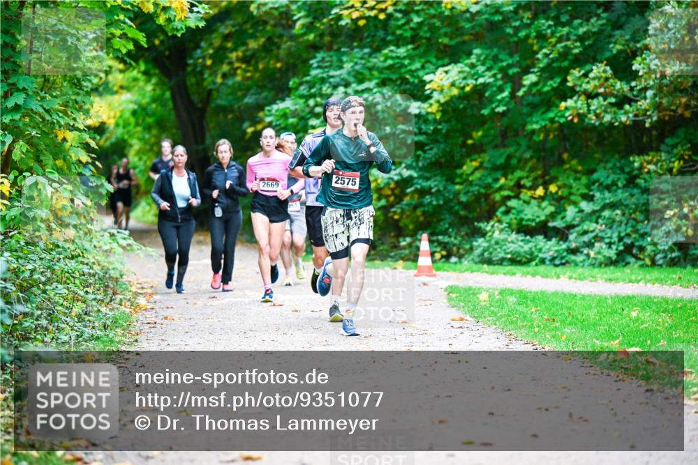 12.10.2025 - Bramfelder Halbmarathon 2025 Dr. Thomas Lammeyer http://msf.ph/oto/9351077 12.10.2025 10:37:32 Laufen 2669, 54, 2575 meine-sportfotos.de