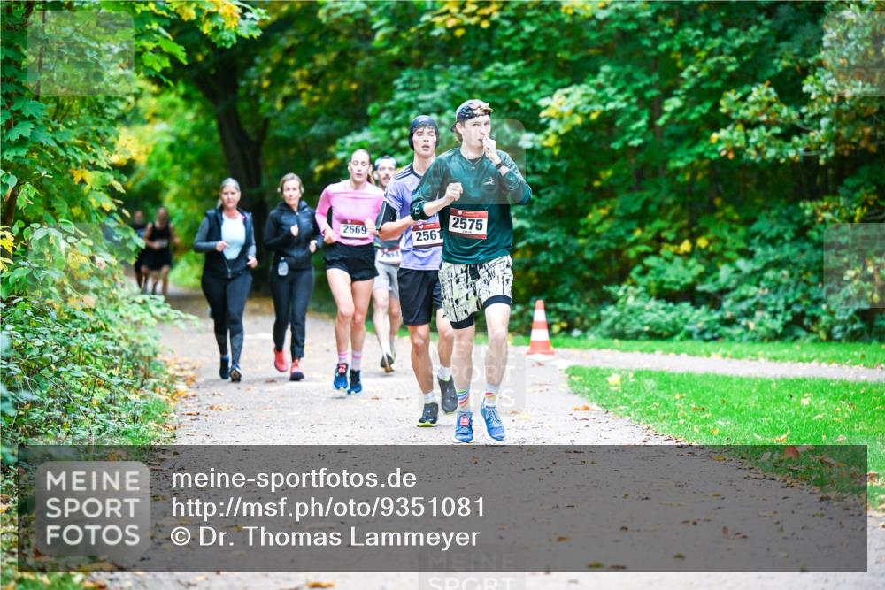 12.10.2025 - Bramfelder Halbmarathon 2025 Dr. Thomas Lammeyer http://msf.ph/oto/9351081 12.10.2025 10:37:32 Laufen 2669, 2575, 2561 meine-sportfotos.de