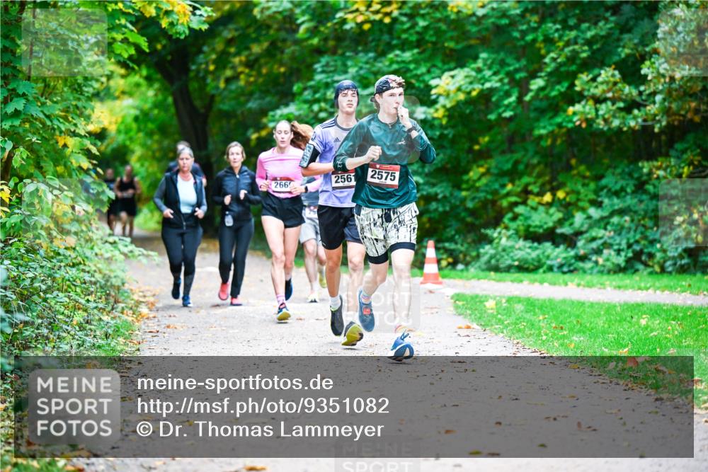 12.10.2025 - Bramfelder Halbmarathon 2025 Dr. Thomas Lammeyer http://msf.ph/oto/9351082 12.10.2025 10:37:32 Laufen 2669, 2561, 2575 meine-sportfotos.de