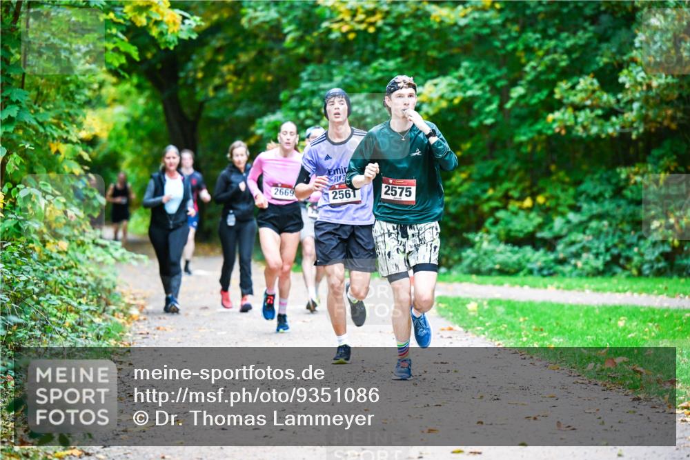 12.10.2025 - Bramfelder Halbmarathon 2025 Dr. Thomas Lammeyer http://msf.ph/oto/9351086 12.10.2025 10:37:33 Laufen 2669, 2561, 2575 meine-sportfotos.de