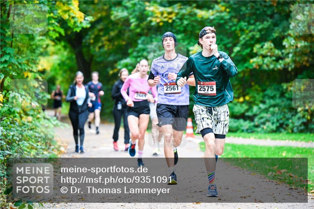 12.10.2025 - Bramfelder Halbmarathon 2025 Dr. Thomas Lammeyer http://msf.ph/oto/9351091 12.10.2025 10:37:33 Laufen 2561, 2575 meine-sportfotos.de