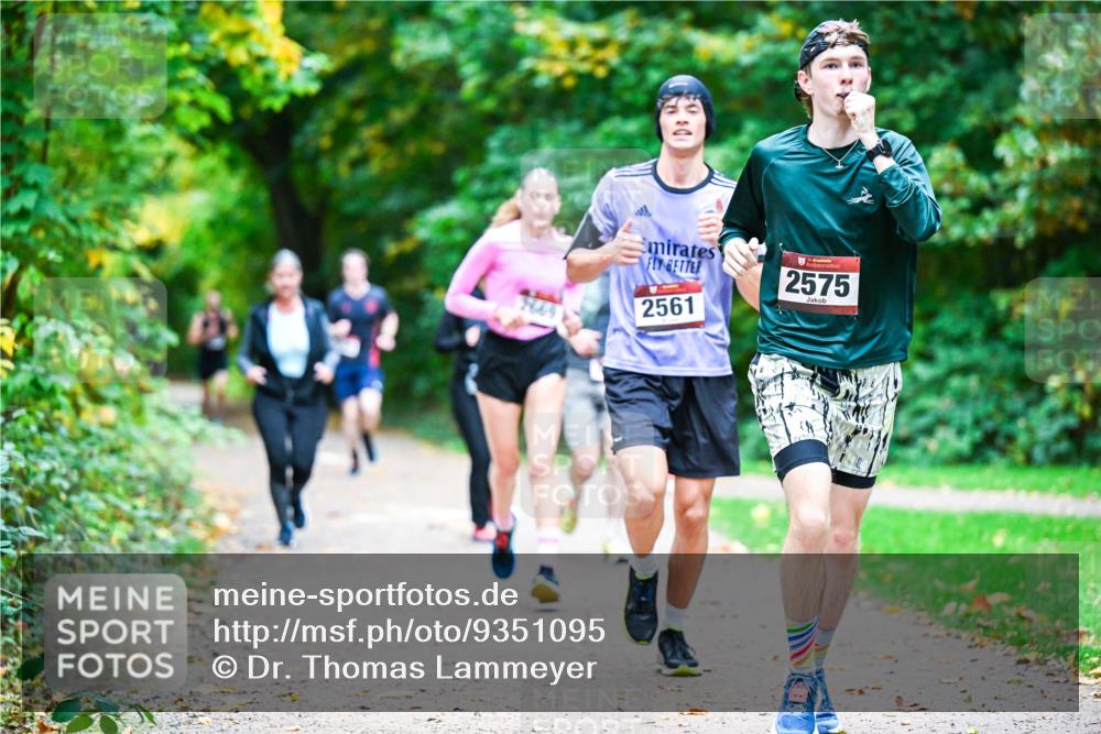 12.10.2025 - Bramfelder Halbmarathon 2025 Dr. Thomas Lammeyer http://msf.ph/oto/9351095 12.10.2025 10:37:34 Laufen 2561, 2575 meine-sportfotos.de