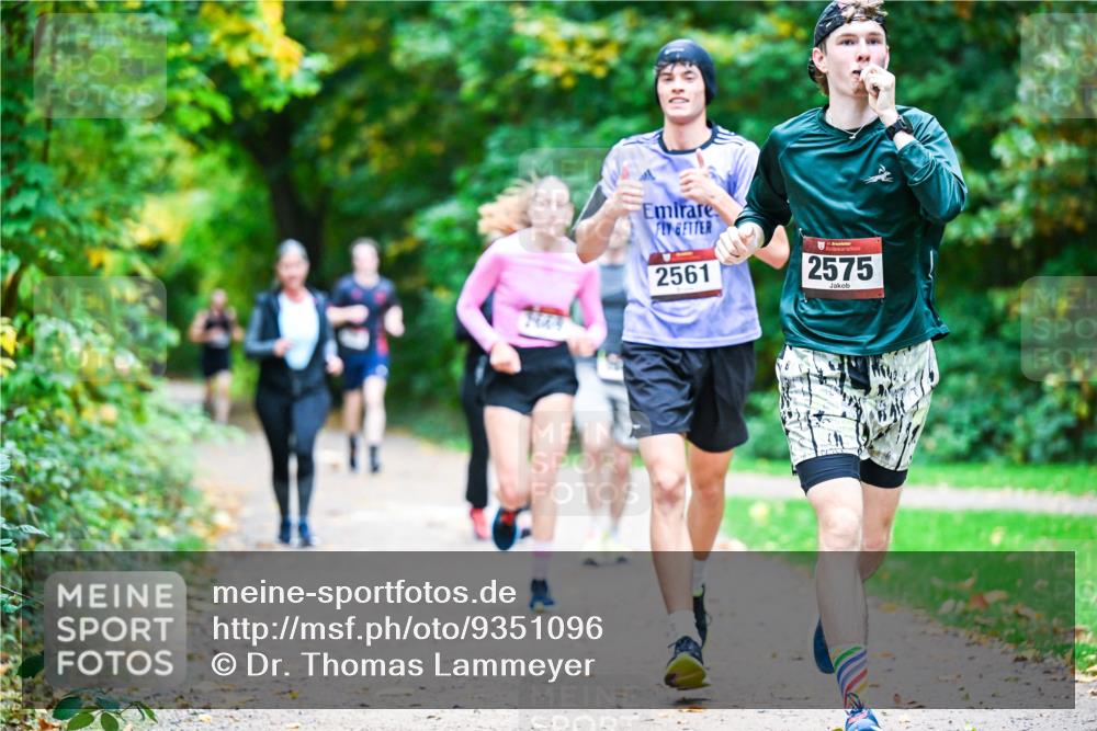 12.10.2025 - Bramfelder Halbmarathon 2025 Dr. Thomas Lammeyer http://msf.ph/oto/9351096 12.10.2025 10:37:34 Laufen 2561, 2575 meine-sportfotos.de