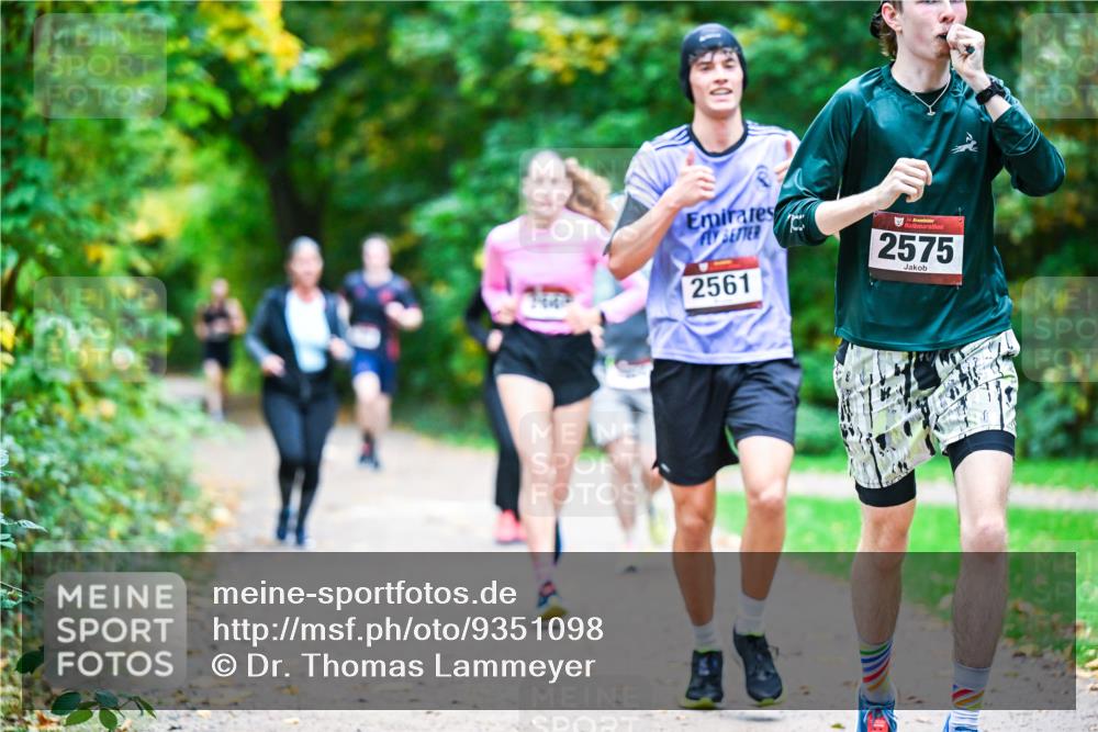 12.10.2025 - Bramfelder Halbmarathon 2025 Dr. Thomas Lammeyer http://msf.ph/oto/9351098 12.10.2025 10:37:34 Laufen 0, 2561, 34, 2575 meine-sportfotos.de