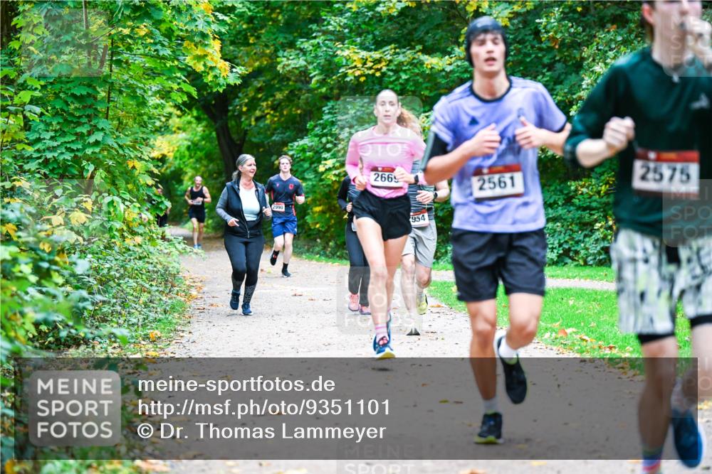 12.10.2025 - Bramfelder Halbmarathon 2025 Dr. Thomas Lammeyer http://msf.ph/oto/9351101 12.10.2025 10:37:35 Laufen 2990, 2669, 954, 2561, 2575 meine-sportfotos.de