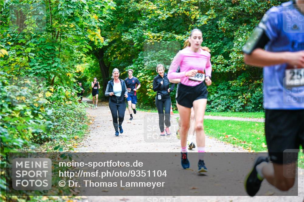 12.10.2025 - Bramfelder Halbmarathon 2025 Dr. Thomas Lammeyer http://msf.ph/oto/9351104 12.10.2025 10:37:36 Laufen 569, 25 meine-sportfotos.de