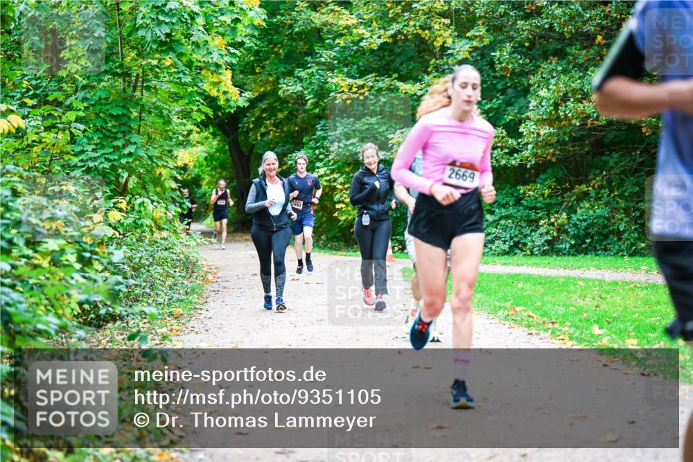 12.10.2025 - Bramfelder Halbmarathon 2025 Dr. Thomas Lammeyer http://msf.ph/oto/9351105 12.10.2025 10:37:36 Laufen 2990, 2669 meine-sportfotos.de