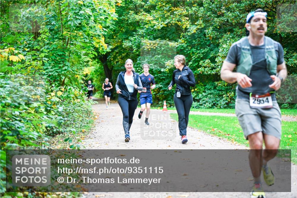 12.10.2025 - Bramfelder Halbmarathon 2025 Dr. Thomas Lammeyer http://msf.ph/oto/9351115 12.10.2025 10:37:38 Laufen 90, 2954 meine-sportfotos.de