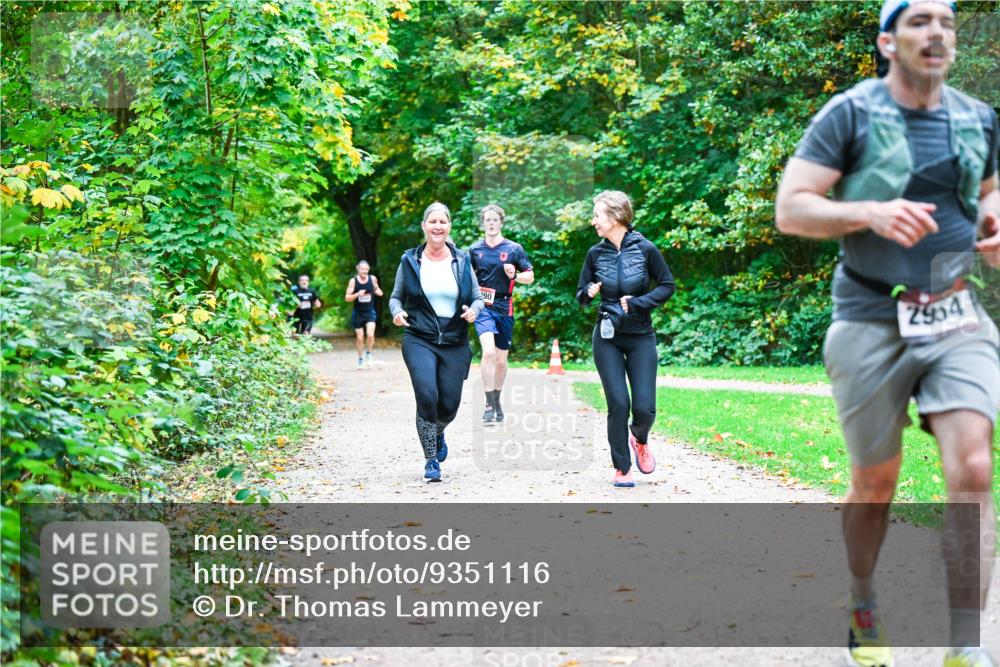 12.10.2025 - Bramfelder Halbmarathon 2025 Dr. Thomas Lammeyer http://msf.ph/oto/9351116 12.10.2025 10:37:38 Laufen 90, 2954 meine-sportfotos.de