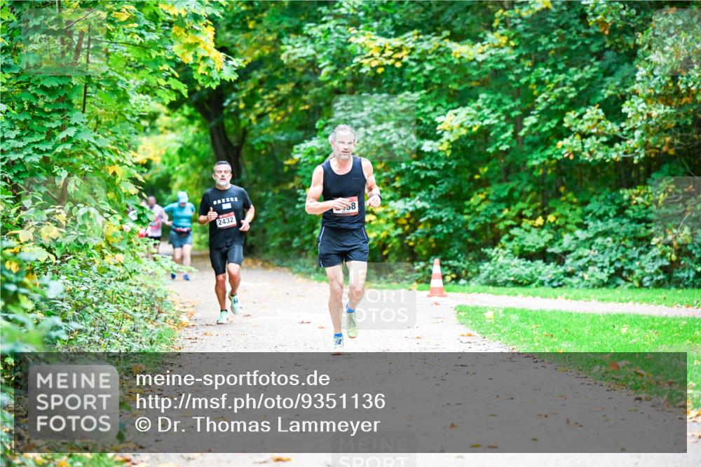 12.10.2025 - Bramfelder Halbmarathon 2025 Dr. Thomas Lammeyer http://msf.ph/oto/9351136 12.10.2025 10:37:43 Laufen 2432 meine-sportfotos.de